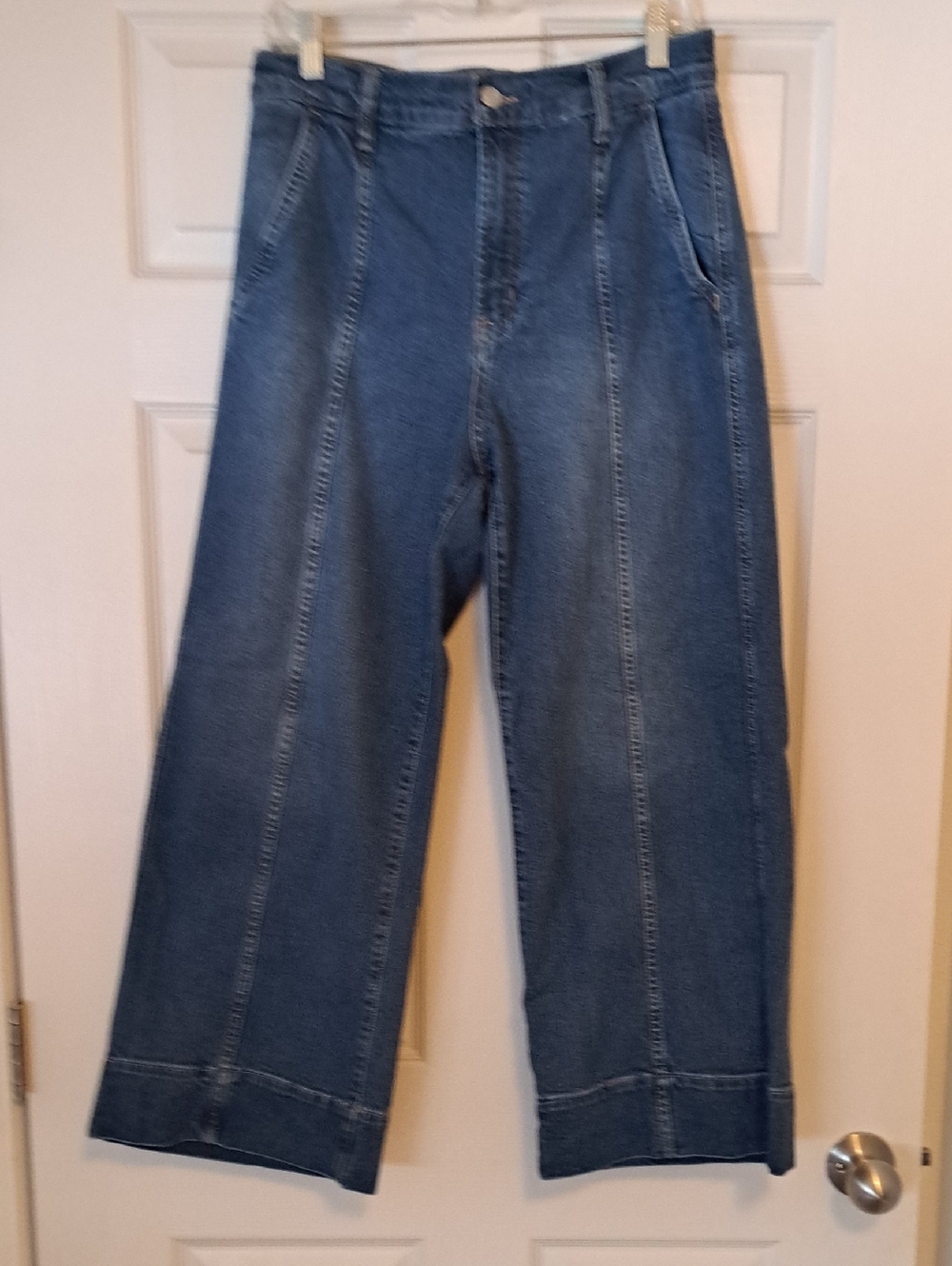 GAP High-Rise Wide-Leg Crop Jeans in Classic Blue